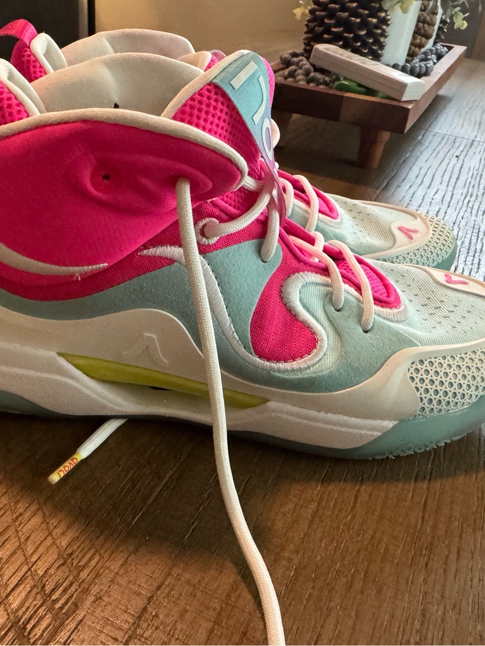 Avoli women’s volleyball Sneakers in Pink & Teal